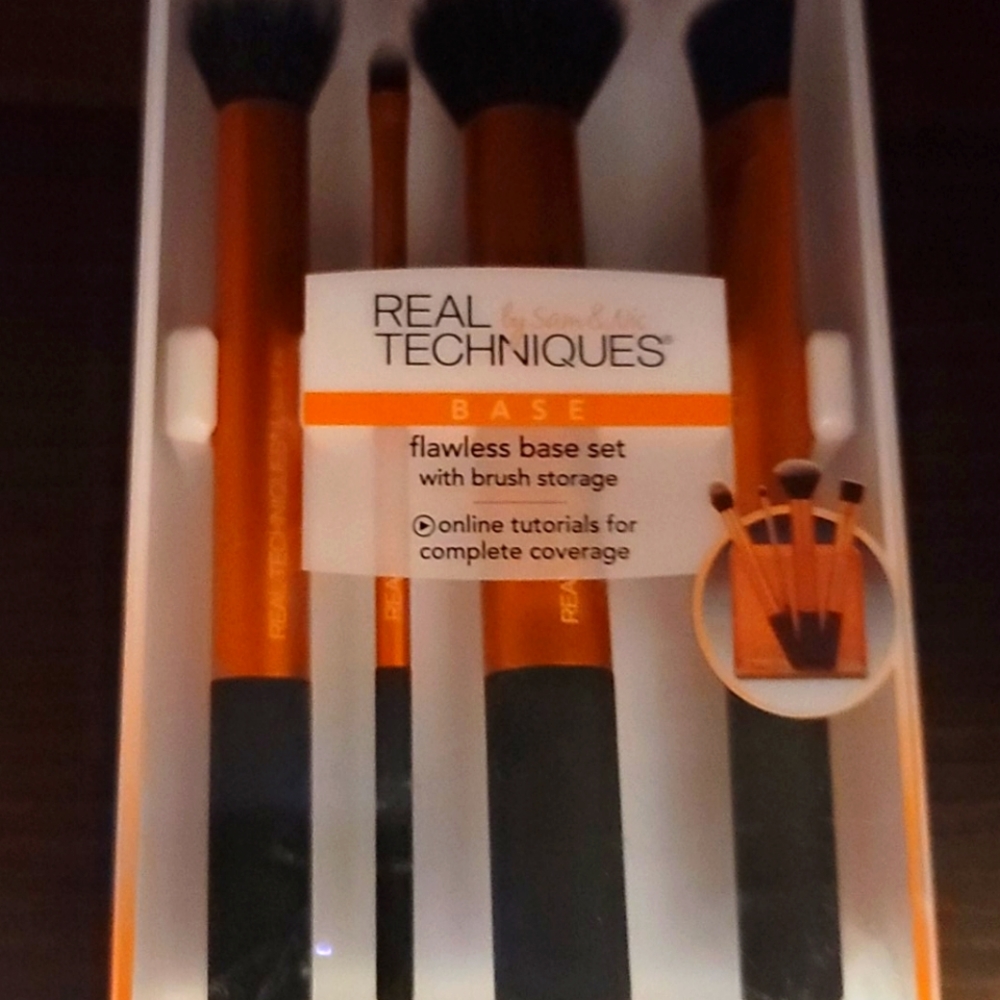 Brand New. Makeup brushes set with case.